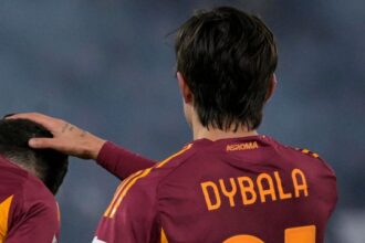Dybala si ferma di nuovo e il Siviglia provoca sui social, tifosi scatenati