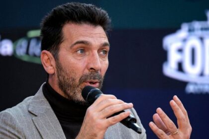 Anche Buffon contro il Var, poi l’assist a Bastoni e la promessa sui playoff mondiali