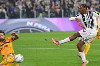 la pazienza dei tifosi è finita. Gli insulti a Cuadrado dividono i social