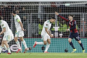 errore clamoroso di Joao Mario, Malen e Pellegrini ringraziano. Bernardeschi leader