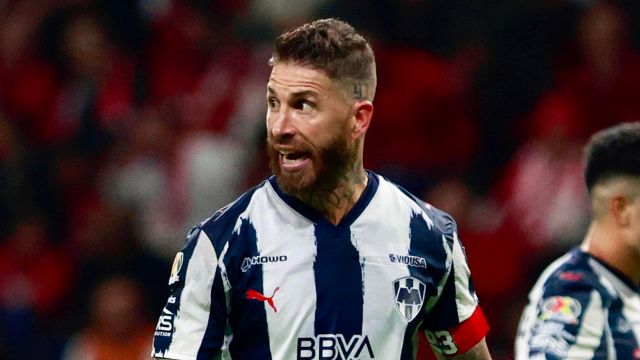 giallo di mercato sul like (poi rimosso) del difensore  