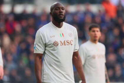 nella story una carezza ai tifosi e un’accusa al club