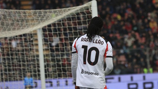 Milan, Leao centravanti è il problema? Ecco perché Allegri non ama il tridente