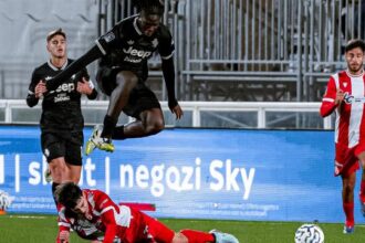 avvio da incubo e crollo con la Vis Pesaro, per Cosmi prima vittoria in 9 contro 11