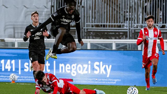 avvio da incubo e crollo con la Vis Pesaro, per Cosmi prima vittoria in 9 contro 11