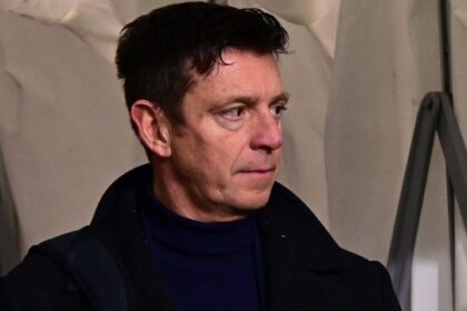 Rocchi contestato in Carrarese-Catanzaro, bufera per un rigore fatto ripetere: il designatore esce scortato