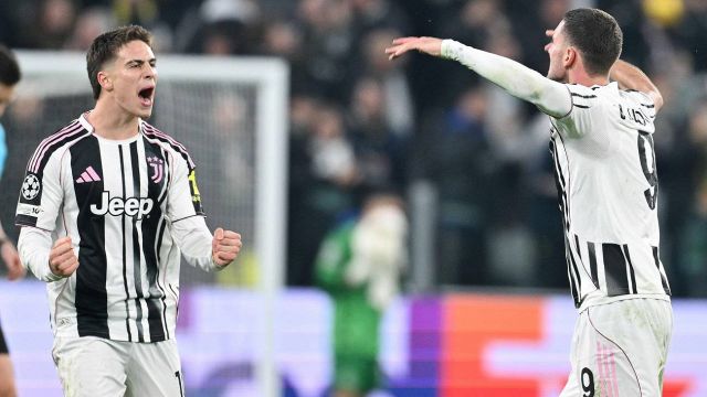 a centrocampo spunta Ugarte dello United