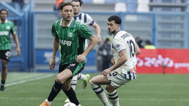 rosso diretto dopo neanche un quarto d'ora per Pinamonti, decisione clamorosa dell'arbitro