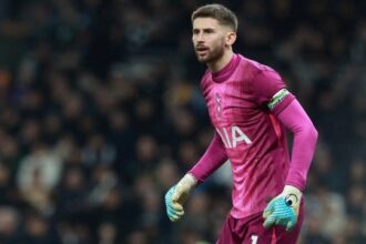 Tottenham, papera Vicario derisa su account Premier, è bufera mentre Tudor già rischia esonero