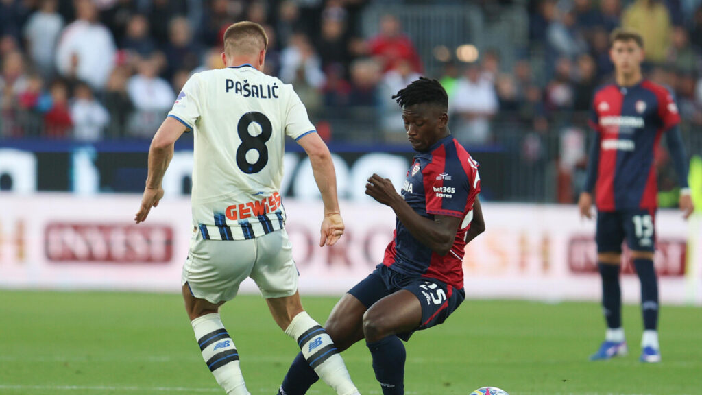 Impresa del Cagliari, 3-2 all'Atalanta e salvezza in tasca - Calcio