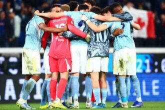 prima i miracoli in porta, poi l’omaggio dei compagni di squadra