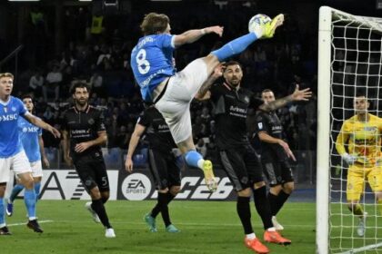 la bandierina spezzata, lo sgarbo sul rigore, la macchia di McTominay