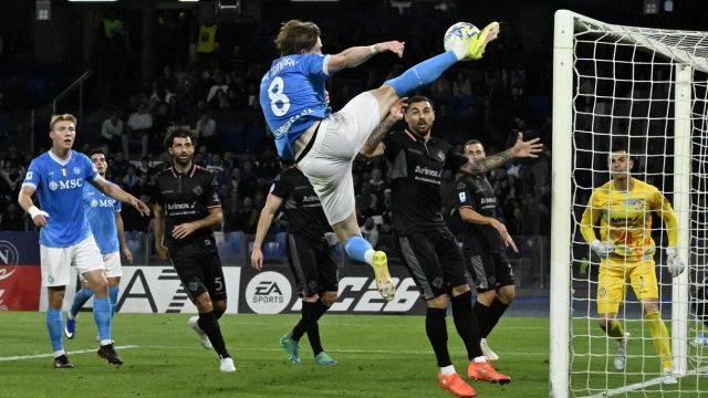 la bandierina spezzata, lo sgarbo sul rigore, la macchia di McTominay