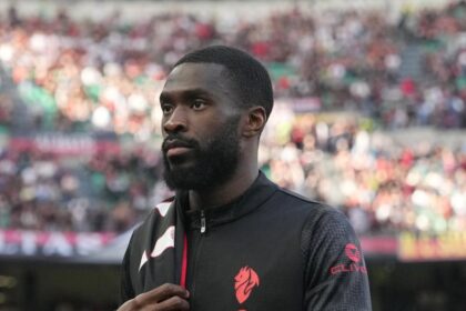 Tomori espulso in Sassuolo-Milan: doppio giallo, rossoneri in 10