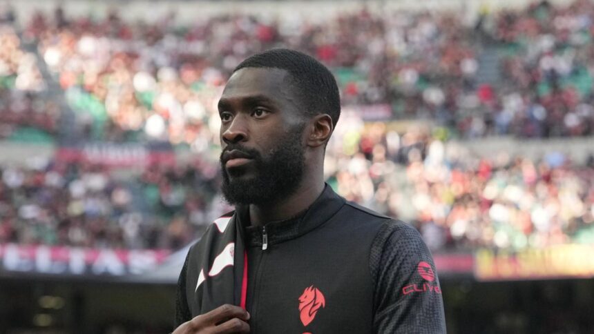 Tomori espulso in Sassuolo-Milan: doppio giallo, rossoneri in 10