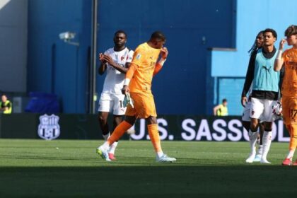 Maignan, i fischi e la squadra che non va sotto la curva: tensione coi tifosi