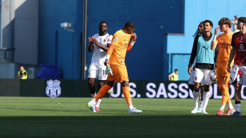 Maignan, i fischi e la squadra che non va sotto la curva: tensione coi tifosi