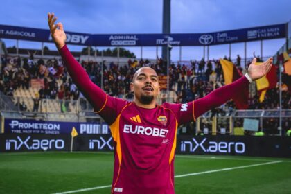 Roma, Malen: ufficiale il riscatto. Aston Villa su Soulé