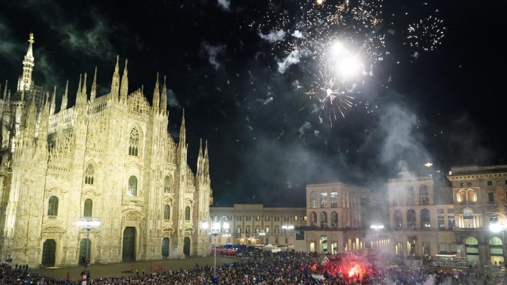 Festa Inter, le scene dal bus scoperto e la giornata scudetto dei nerazzurri
