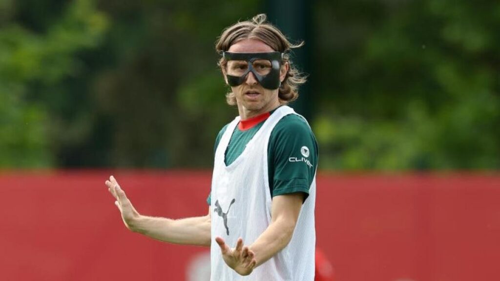 Modric mascherato nell'allenamento del Milan: titolare col Cagliari?