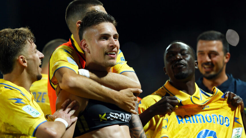 Serie B: Frosinone promosso con il Venezia, Monza ai playoff e Pescara in C - Calcio