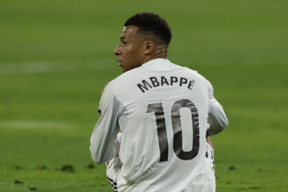 Real: Mbappè nel mirino dei tifosi per una vacanza in Sardegna - Calcio