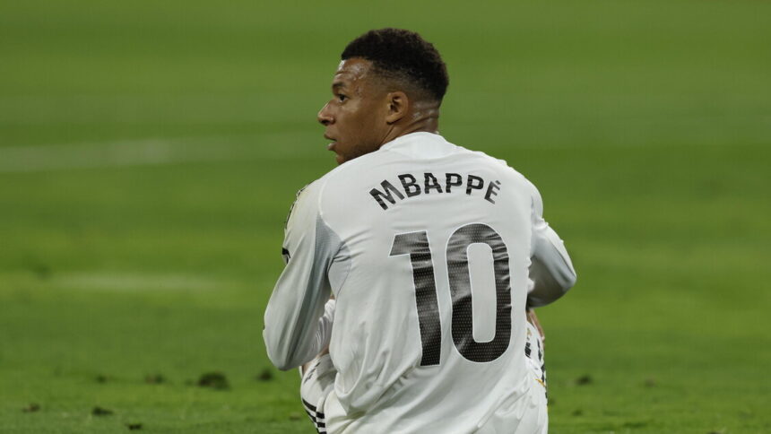 Real: Mbappè nel mirino dei tifosi per una vacanza in Sardegna - Calcio