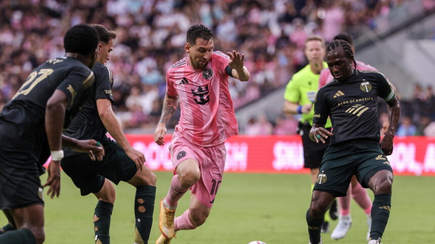 Messi lascia il campo, paura infortunio a tre settimane dal Mondiale - Calcio