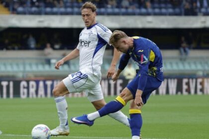 Di Bello e Var che pasticci, graziato Fabregas che va in Europa, Hellas 4 rigori negati e gol annullato