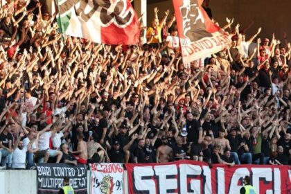 esplode la rabbia dei tifosi contro De Laurentiis, l'accusa del tecnico Longo