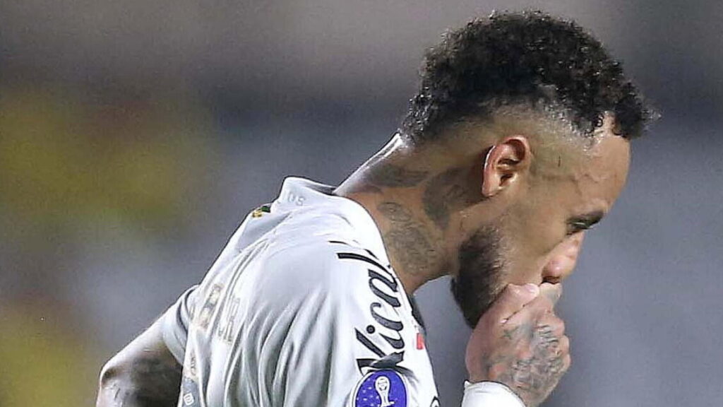 Neymar litiga con il compagno del Santos Robinho Jr in vista dei Mondiali - Calcio