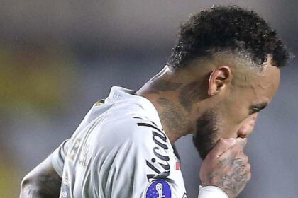 Neymar litiga con il compagno del Santos Robinho Jr in vista dei Mondiali - Calcio