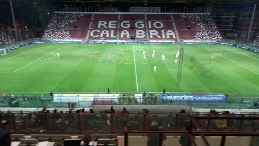 Calcio: Lotito ha rilevato la Reggina, l'annuncio su Fb del sindaco - Calcio