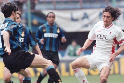 Le ceneri di Protti al San Nicola, l'ultimo saluto dei tifosi a Bari - Calcio