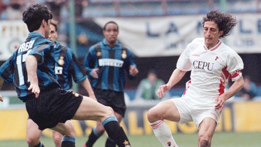 Le ceneri di Protti al San Nicola, l'ultimo saluto dei tifosi a Bari - Calcio