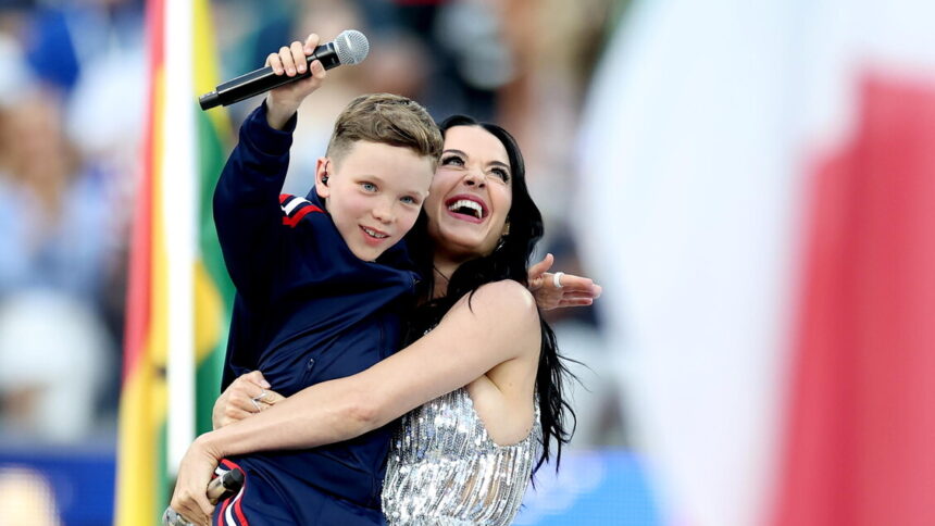 Mondiali: a 10 anni canta con Katy Perry, bimbo norvegese affascina Los Angeles - Calcio