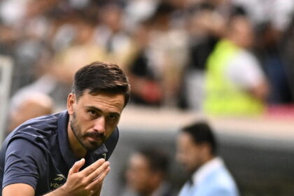 Neymar entra e Ancelotti jr fa cenno di no, ma il vice del Brasile 'frainteso' - Calcio