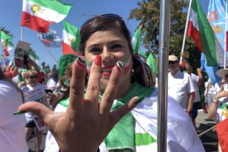 Mondiali, centinaia di iraniani protestano contro Teheran alla vigilia della partita - Calcio