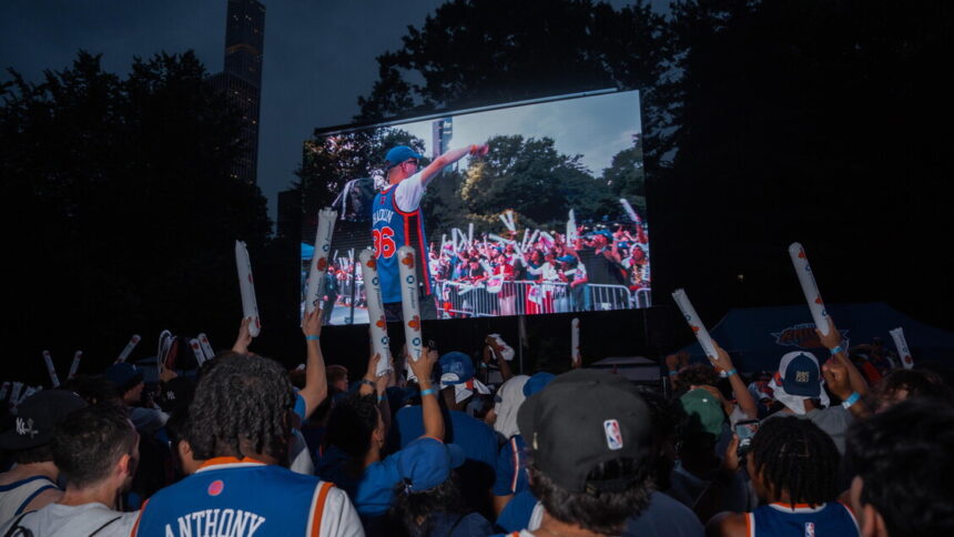 Mondiali: i colori del Brasile invadono New York, ma a ruba sono le t-shirt dei Knicks - Calcio