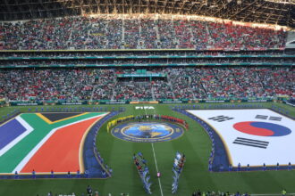Mondiali: da Soweto a Johannesburg, vuvuzela e fuochi d'artificio per il Sudafrica - Calcio