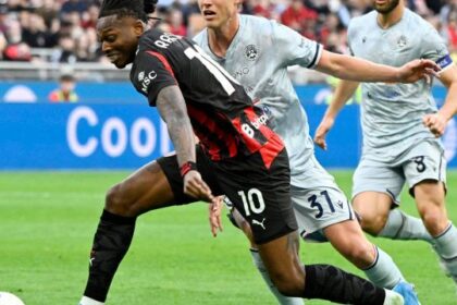 Milan, Leao aspetta l'Arsenal, ma Galatasaray e Fenerbahce non mollano. E i tifosi insultano Ibra