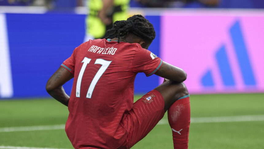 Leao, ho parlato con il Milan della cessione ma studierò opzioni - Calcio