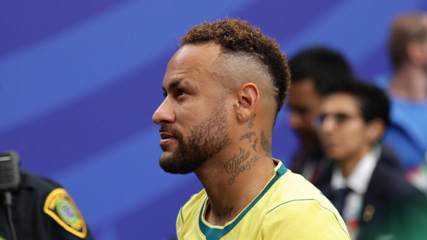 Calcio:Neymar si prende una pausa dal pallone per giocare a poker, tifosi lo criticano - Calcio