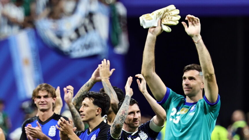 Mondiali: festa Messi e compagni con striscione 'Le Malvinas sono argentine' - Calcio