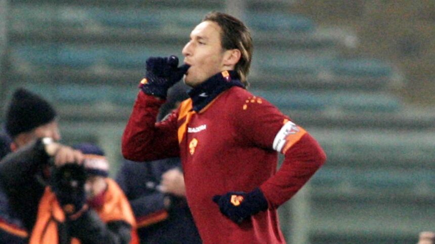 La Sveglia di Luigi Garlando: Totti e i calciatori-arbitri