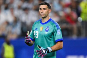 Juve, incontro con l'agente di Dibu Martinez: gli scenari