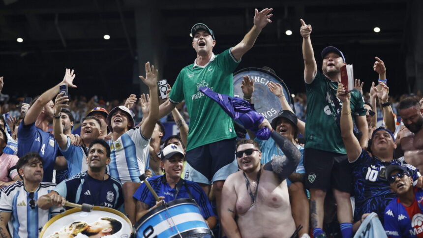 Mondiali: esplode la festa in Argentina dopo la vittoria in semifinale - Calcio