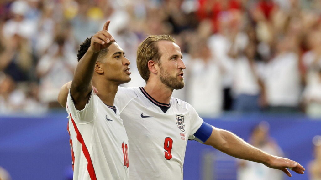 Mondiali: Hurst incoraggia Inghilterra, 'riportiamo a casa questa cosa' - Calcio