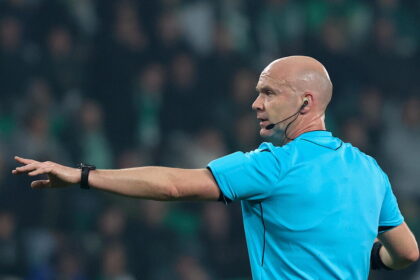 Si ritira l'arbitro Taylor, fece infuriare Mourinho e i romanisti - Calcio