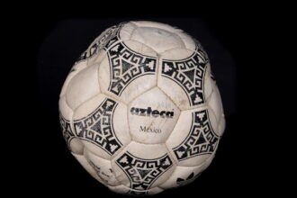 All'asta il pallone dei gol di Maradona all'Inghilterra al Mondiale in Messico 1986 - Calcio